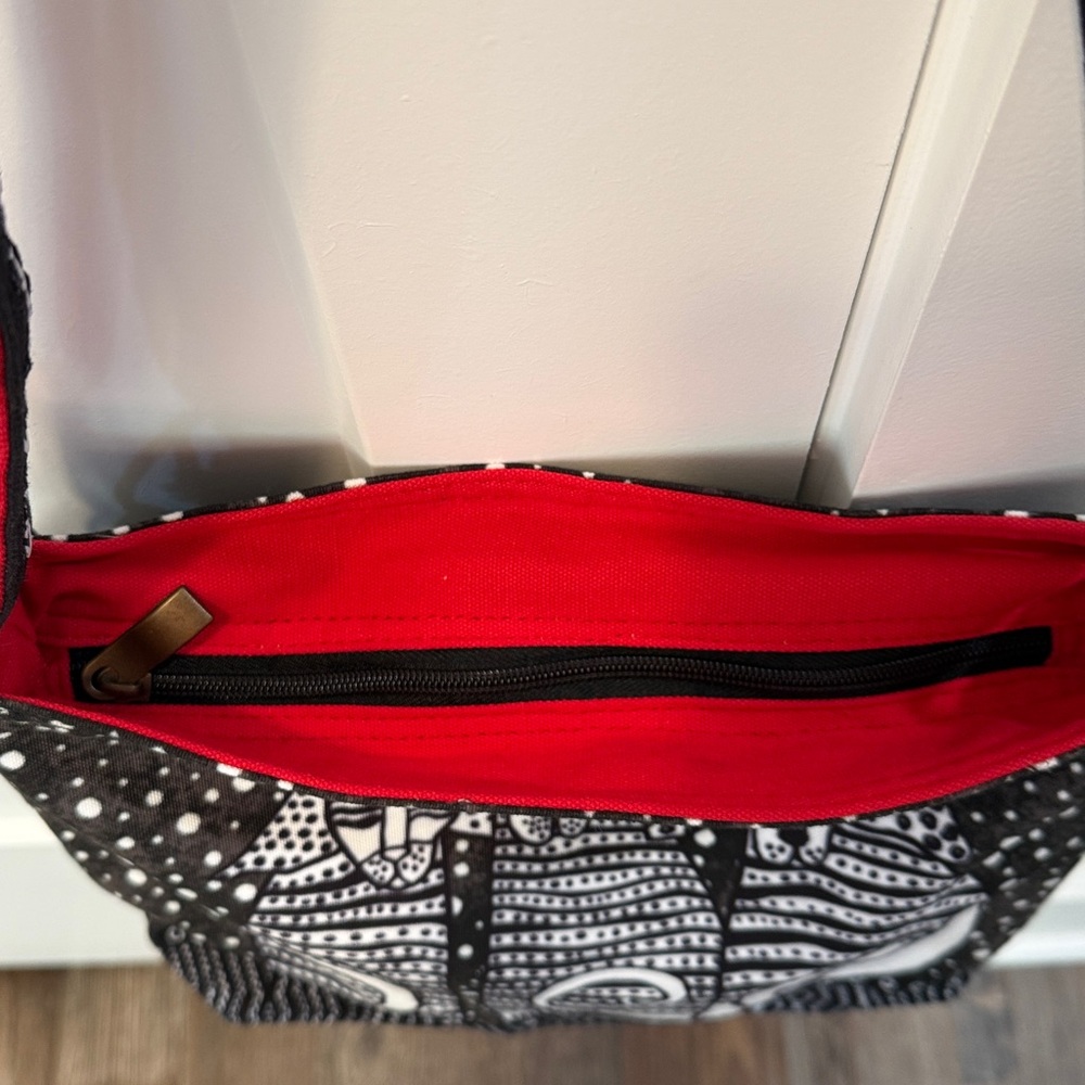 Laurel Burch Black and White Dog Dots Crossbody Tote NWT - Picture 6 of 8